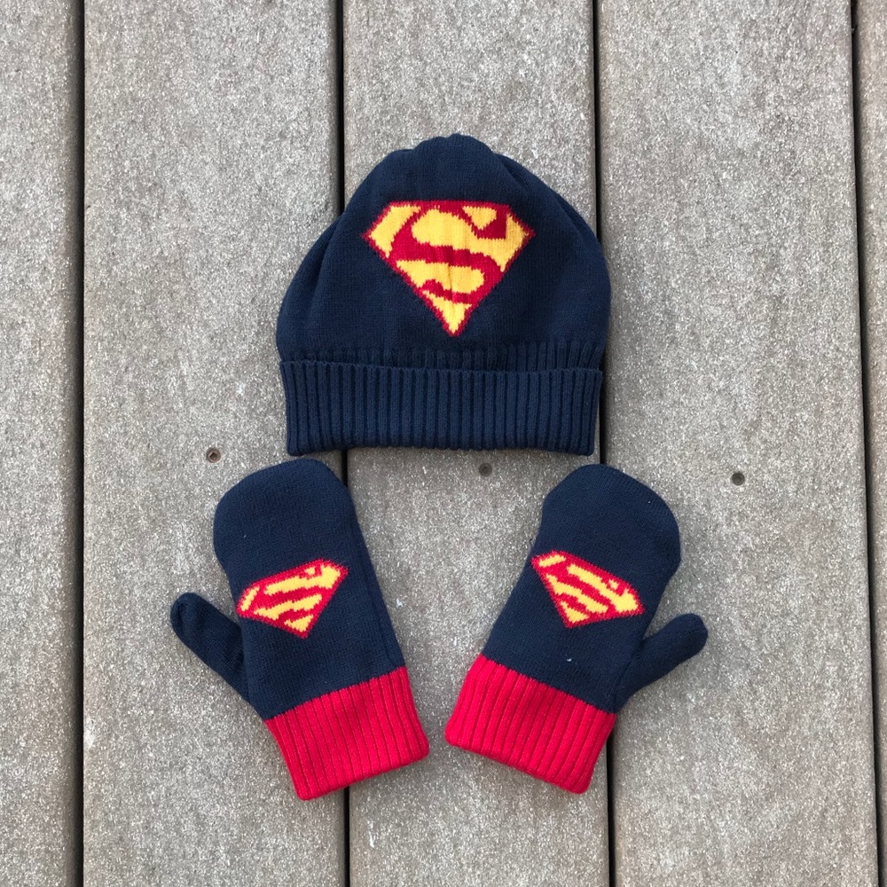 Baby gap Superman knit hat and gloves Size m/l